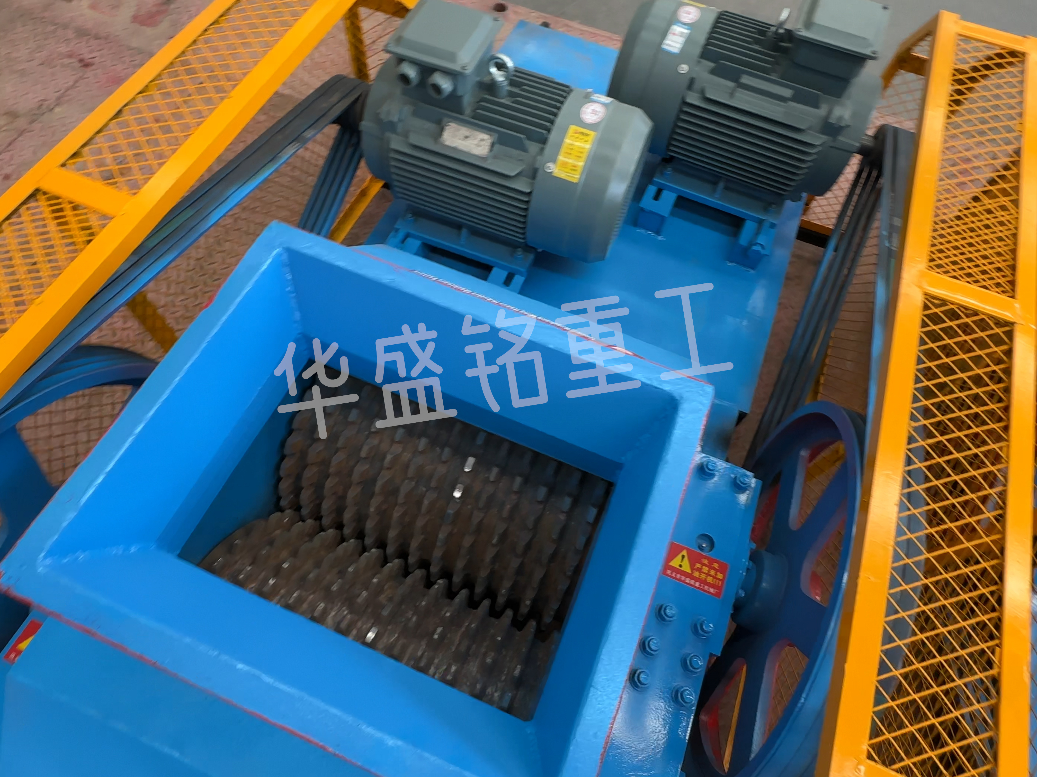 大塊瀝青料破碎機,瀝青銑刨料破碎機,瀝青再生料雙齒輥破碎機廠家 